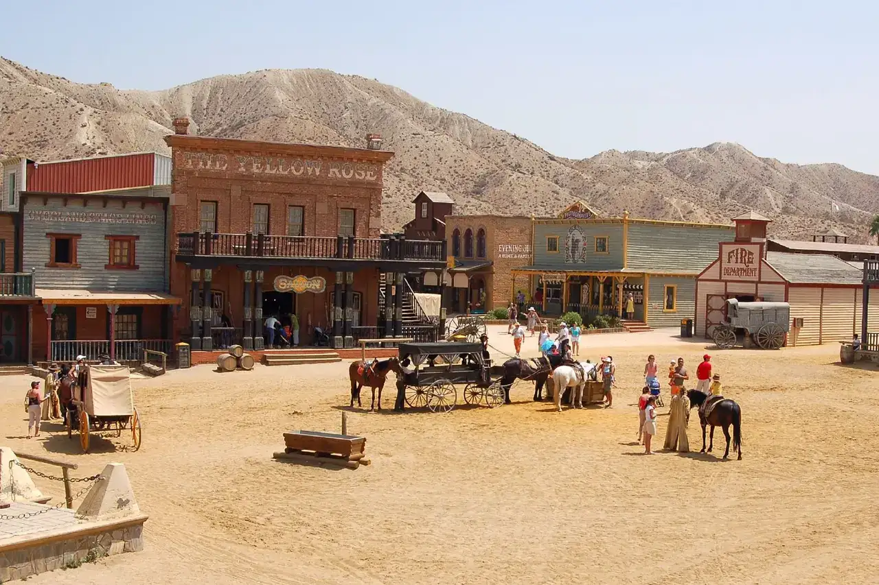 Mini Hollywood's town square