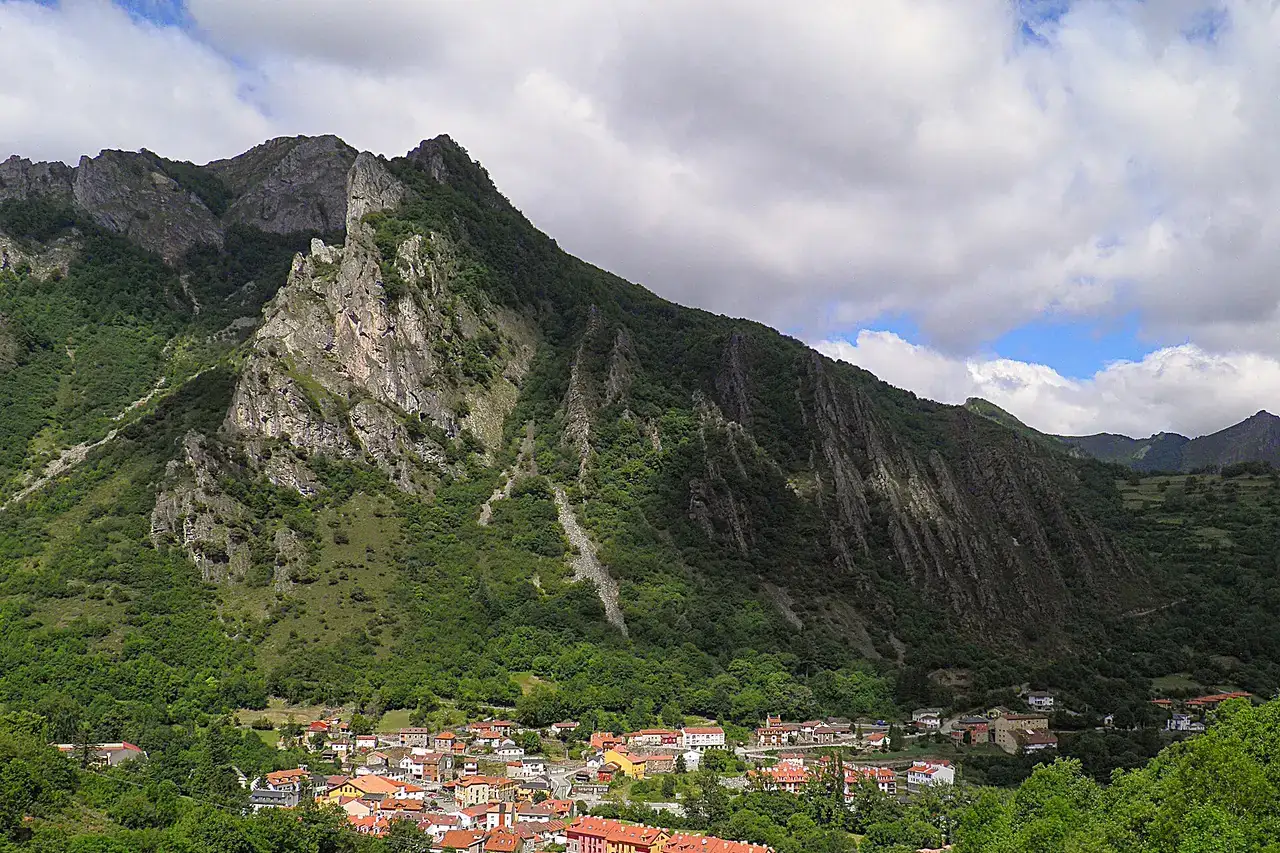 Pola de Somiedo (Somiedo, Asturias)