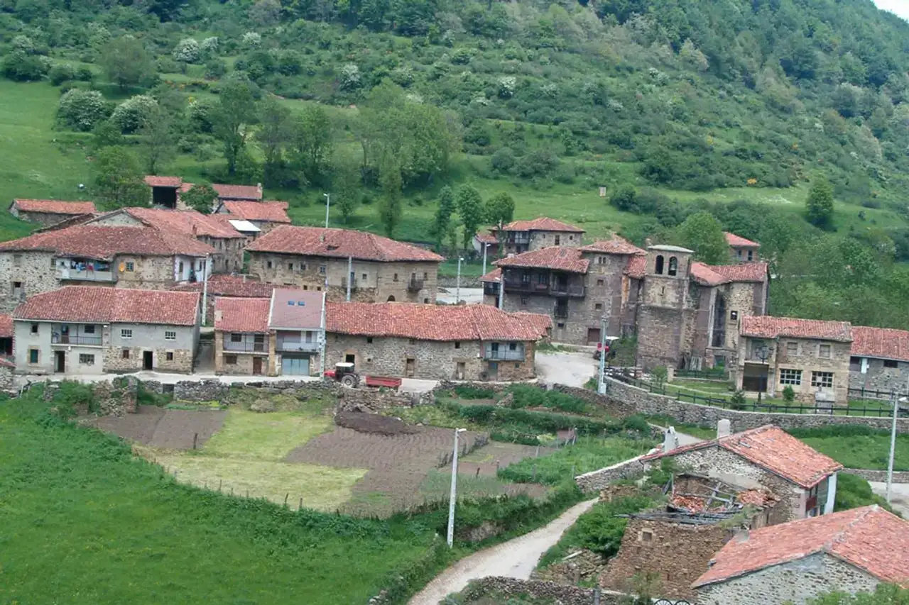 Vista de Tresabuela, Polaciones