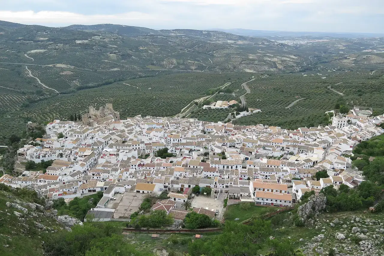 Vista general de Zuheros.